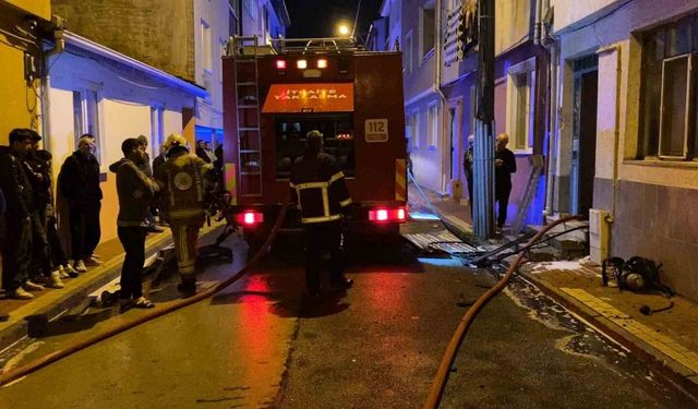 Bursa’da binanın çatısında çıkan yangın korkuttu