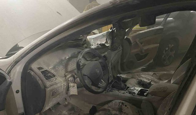 Bursa’da kapalı otoparkta yanan otomobil paniğe neden oldu