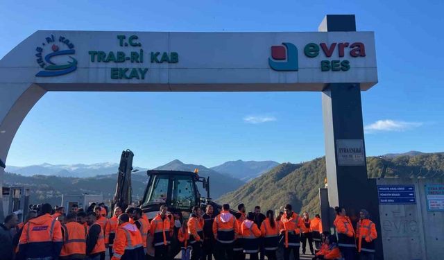 Çevreye yaydığı kötü kokular ile gündemdeydi, şimdi ise maaşlarını alamayan işçilerin eylemi ile gündemde