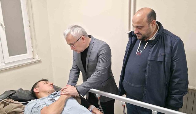 Cezaevi otobüsü kaza yaptı, Vali Şimşek yaralıları ziyaret etti