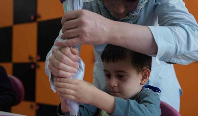 Çocuk üniversitesi minik öğrencileri ağırladı