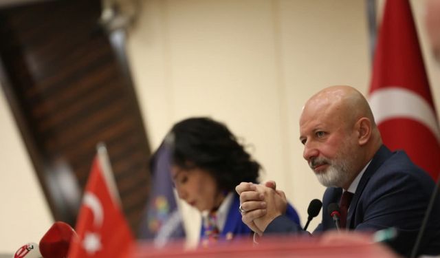 Çolakbayrakdar: "Kimse sahte kahramanlık peşine düşmesin"