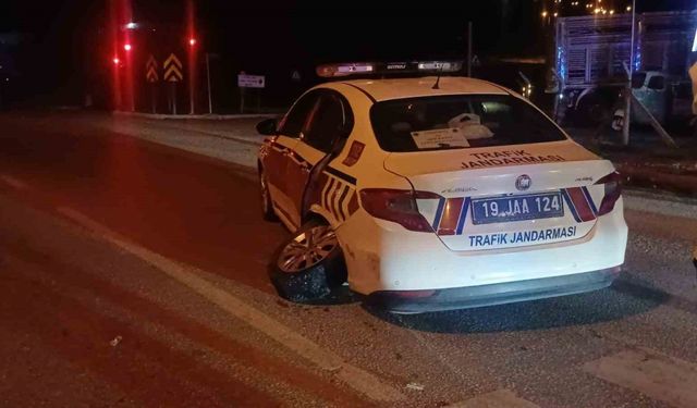 Çorum’da kırmızı ışıkta zincirleme kaza: 2 jandarma personeli yaralandı