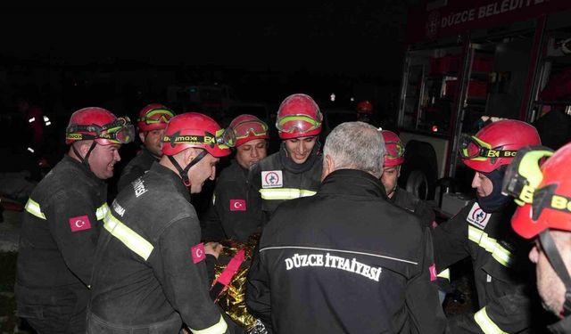 Düzce itfaiyesine enkazda arama kurtarma eğitimi