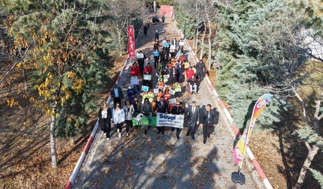 Elazığ Hipodromu’nda öğrenciler tekerlekli sandalye, görme ve işitme engeline yönelik parkurları deneyimledi