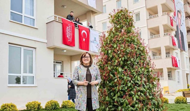 En az 4 çocuğu olan ailelere çekilişsiz kurasız ev verilecek