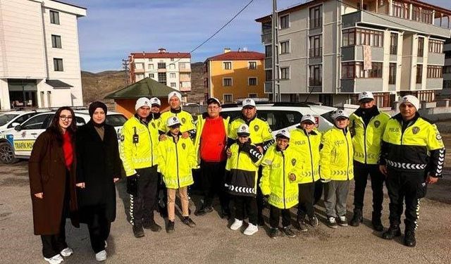 Erzincan Emniyetinden Engelliler Günü’nde öğrencilere özel trafik etkinliği
