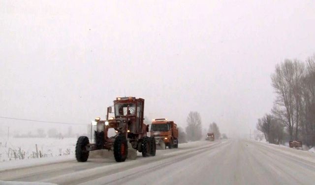 Erzincan’ın yüksek kesimlerinde kar yağışı etkili oldu
