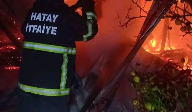 Erzin’de baraka alevlere teslim oldu