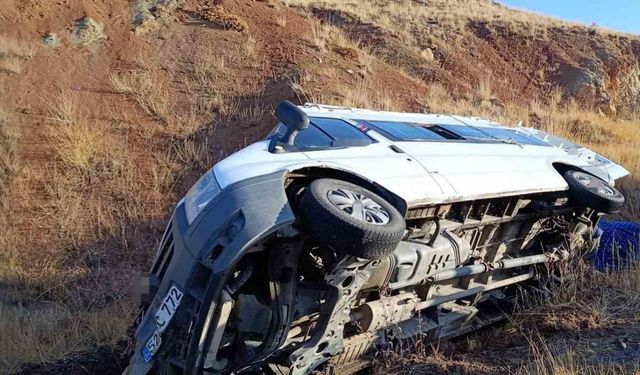 Erzurum’da öğretmenleri taşıyan servis minibüsü devrildi: 7 yaralı