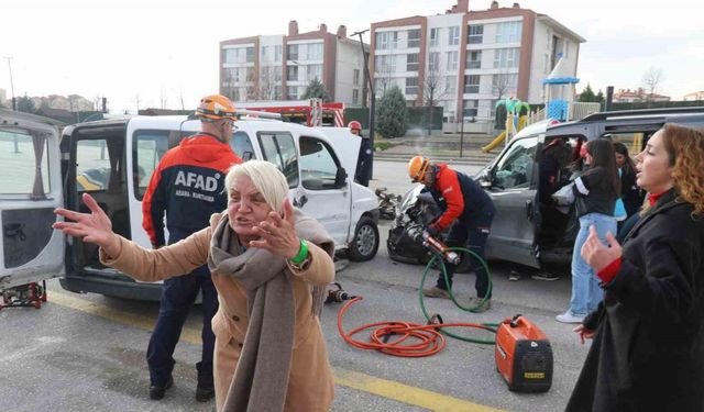 Eskişehir’de toplam 26 personel ve 9 araçla gerçekçi kaza tatbikatı