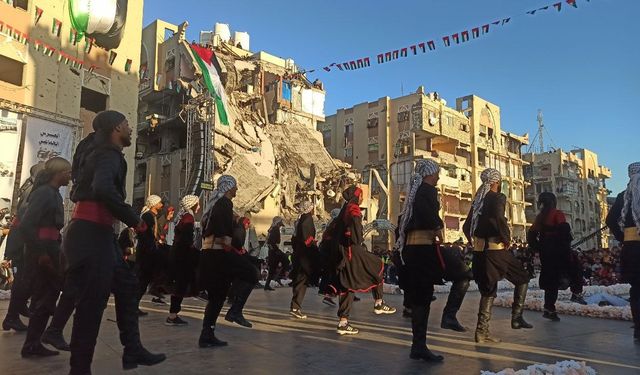 Gazze’de 54 çift savaşın gölgesinde dünya evine girdi