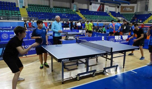 Gençler Masa Tenisi Güneybatı Bölge müsabakaları Kütahya’da başladı