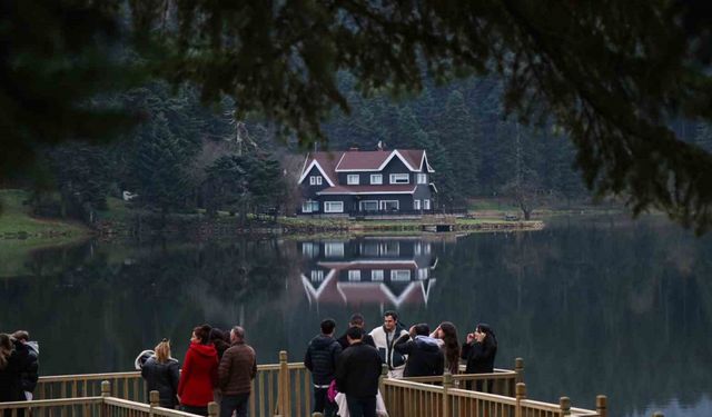Gölcük Tabiat Parkı’nda kartpostallık manzara