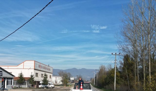 Güvenli ulaşım için Çilimli’de yol çizgileri yenileniyor