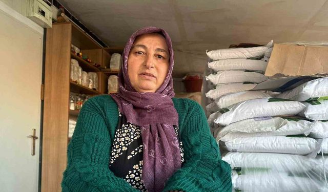 Hem satıyor hem anlatıyor: 4 çocuk annesi Çankırı’nın meşhur tuzuyla 6 yıldır geçimini sağlıyor