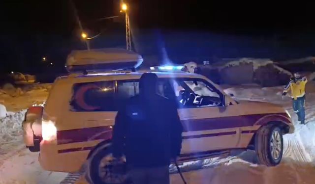 Iğdır'da karla kapanan köyde yaralanan vatandaşa ekipler ulaştı