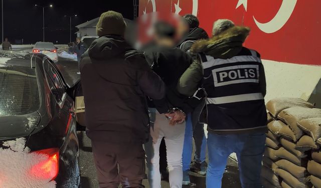 Iğdır'da kuyumcu soygununa karışan 3 zanlı adliyeye sevk edildi