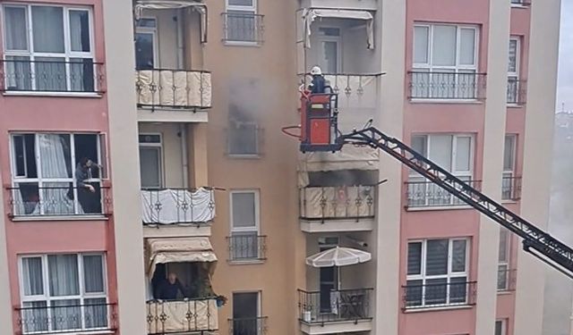 İtfaiye eri, oksijen maskesini vatandaşa verip hayatını kurtardı