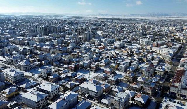 Karaman, mevsimin ilk karıyla beyaza büründü