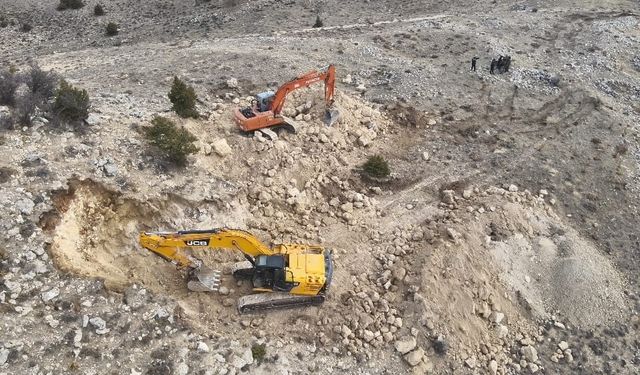 Karaman'da kepçeyle tarihi eser arayanlara operasyon: 14 gözaltı