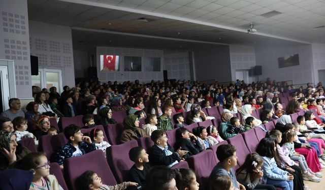 Kartepe’de "Karınca Kararınca" oyunu sahnelendi