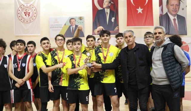 Kayseri Okul Sporları Voleybol Genç Erkekler müsabakaları tamamlandı