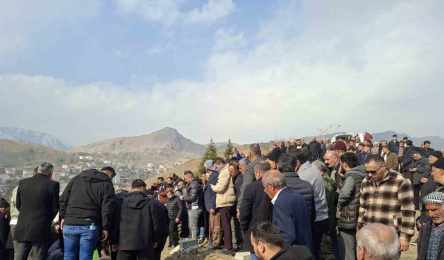 Kazada hayıtını kaybeden Durgun, Hakkari’de toprağa verildi