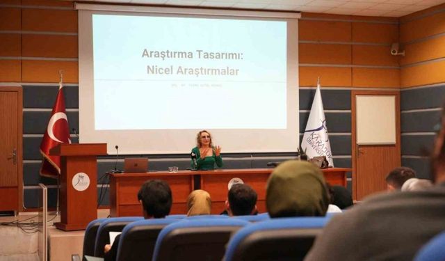 KBÜ’de tez yazım seminerlerinde beşinci hafta tamamlandı