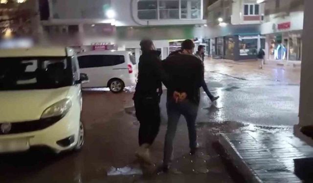 Kendi yaptığı gizli odada saklandı, polisten kaçamadı