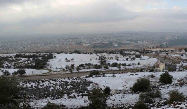 Kilis'in yüksek kesimlerinde kar yağışı etkili oldu