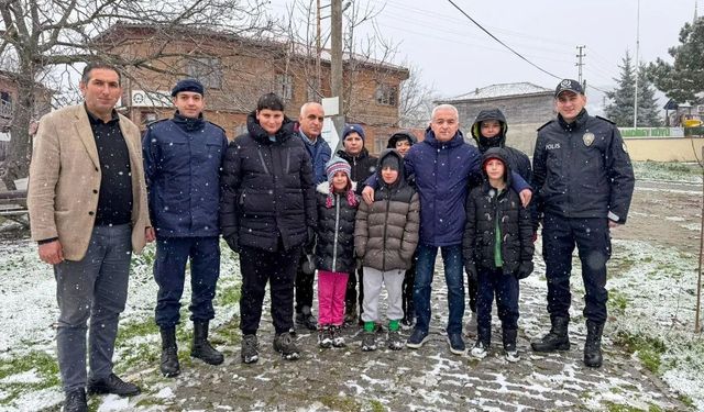 Kırklareli Valisi Turan, Hamdibey köyü sakinleriyle bir araya geldi