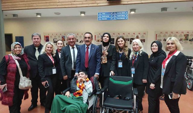 Kırşehir Beyazay Derneği'nden 'Bir Sandalye Bir Umut' projesine katkı