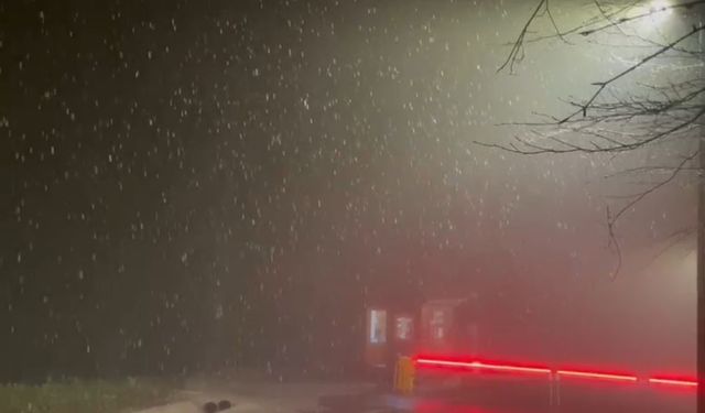 Kış turizmiyle ünlü Kartepe Kuzuyayla’ya kar yağdı