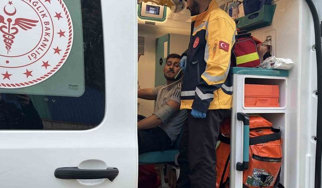 Kocaeli’de bina çatısında yangın: Baba ve oğlu dumandan etkilendi