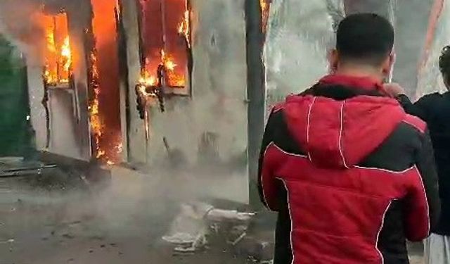 Konteyner alev alev yandı