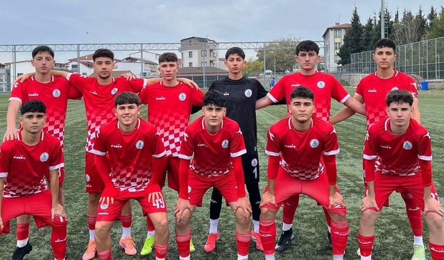 Körfez Gençlerbirliği U18 takımı liderliğini sürdürdü