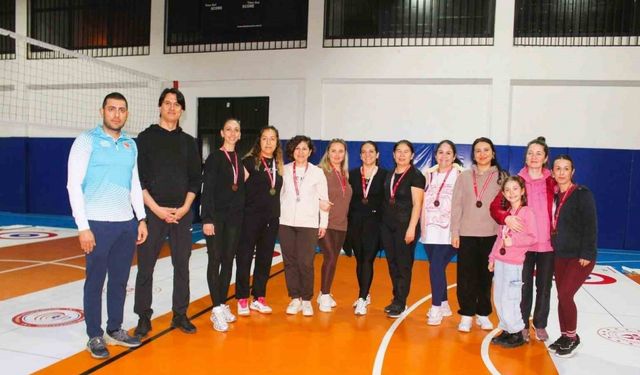 Köyceğiz’de öğretmenler Floor Curling Turnuvasında yarıştı