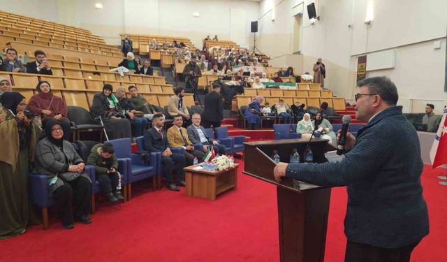 Kütahya’da eğitim gören Suriyeli öğrenciler, Baas rejiminin devrilmesinin birinci yıl dönümünü kutladı