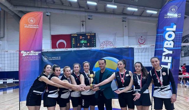 Manisa GSB Kadın Voleybol Takımı Türkiye ikincisi oldu