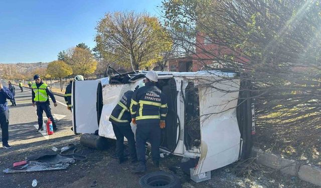 Mardin’de otomobil devrildi: 3 yaralı