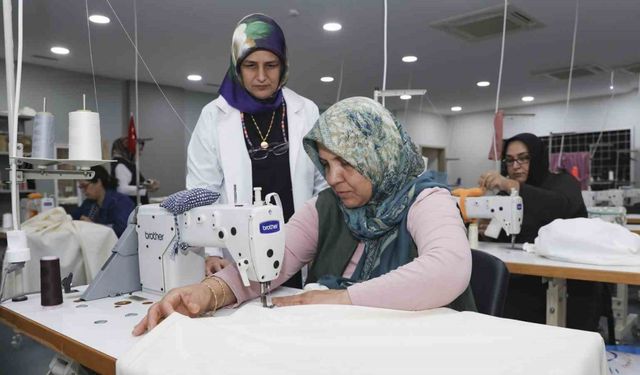 Mersin’de özel birey anneleri dikiş kursunda hem üretiyor hem sosyalleşiyor