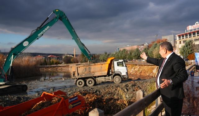 Mogan Gölü’nde 2. etap temizlik çalışmaları tamamlandı