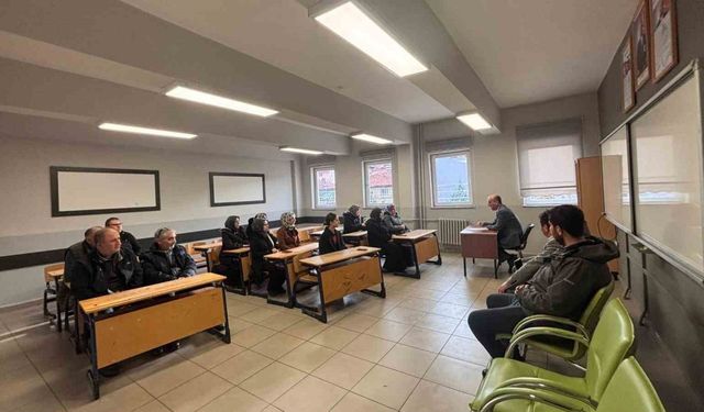 Müdür Kilitci: "Velilerin bilinçli tutumu öğrencilerin başarısında önemli rol oynamaktadır"