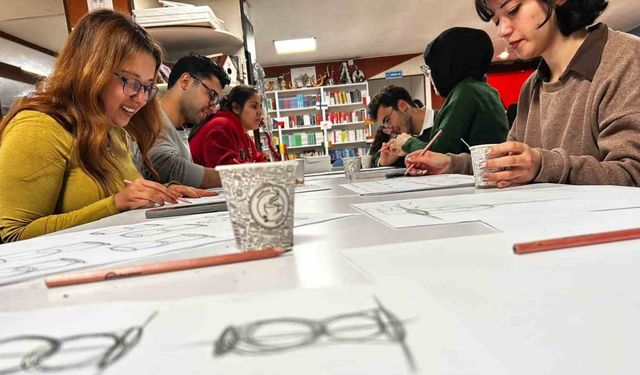 Muğla’da gençler sanat atölyelerinde yeteneklerini keşfediyor