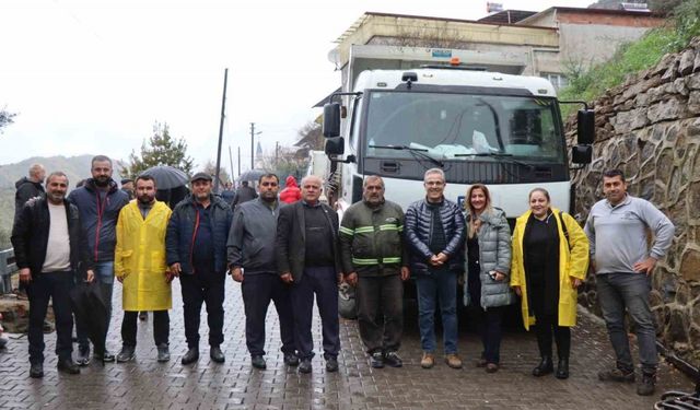 Nazilli Belediyesi Işıklar Mahallesi’nde 5 bin ağaç fidanı dağıttı