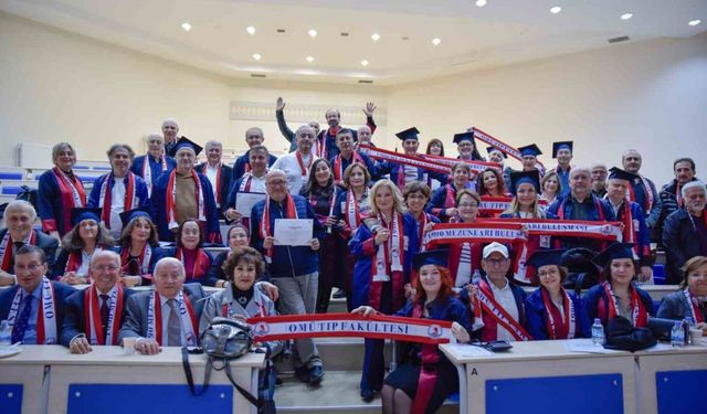 OMÜ Tıp Fakültesi’nin 1990 mezunları 35 yıl sonra aynı amfide buluştu