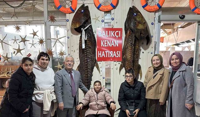 Özel gereksinimli bireyler, Türkiye Deniz Canlıları Müzesi’ni ziyaret etti