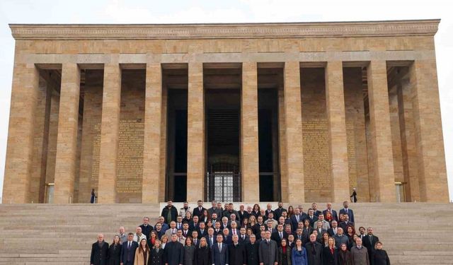 Özel: "Kurultayımızda yenilenen parti programımız, güncellenen tüzüğümüz ve yeni kadrolarımızla birlik ve beraberlik içinde geleceğe yürüyoruz"