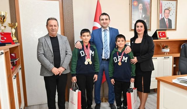 Paralimpik Yüzme Yarışı’nda il birincisi oldular